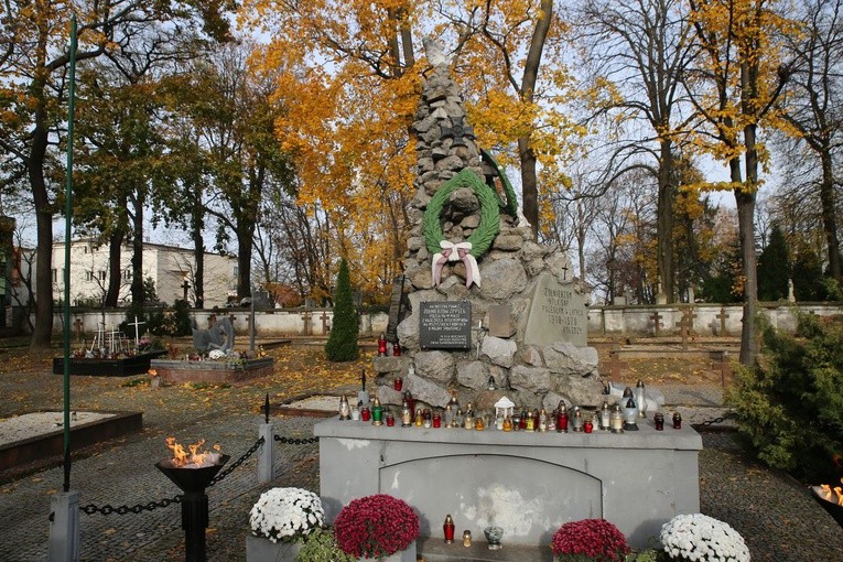 Wojskowe mogiły w Sandomierzu 