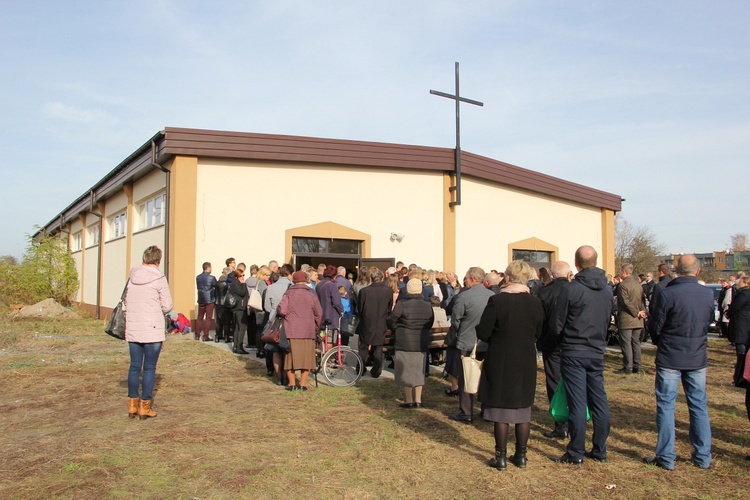 Msza św. na cmentarzu katedralnym w Łowiczu