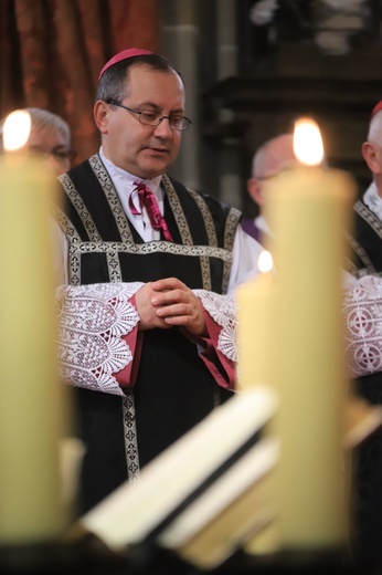 Procesja żałobna w katedrze na Wawelu