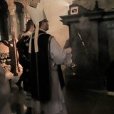 Procesja żałobna w katedrze na Wawelu