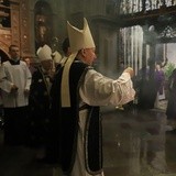 Procesja żałobna w katedrze na Wawelu