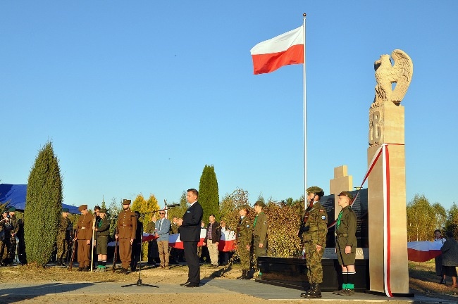 Osłonięcie pomnika żołnierzy ZZK