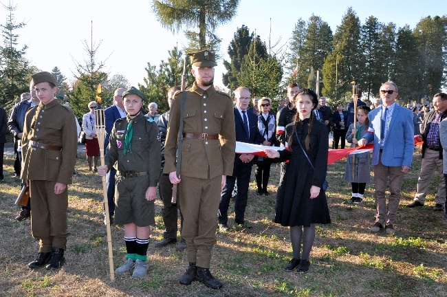 Osłonięcie pomnika żołnierzy ZZK