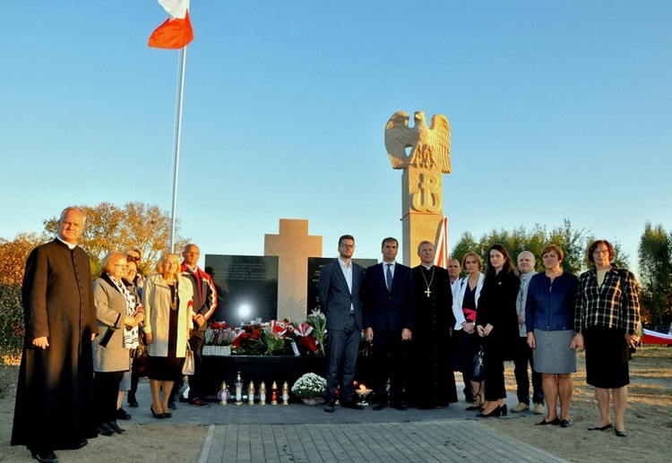 Monument stanął na cmentarzu parafialnym w Zwoleniu