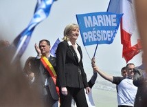 Partia Le Pen wyprzedza partię Macrona w sondażach