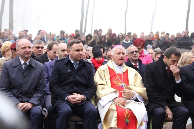 Prezydent na cmentarzu legionistów w Łowczówku