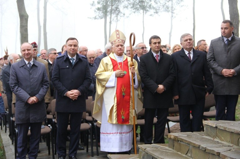 Prezydent na cmentarzu legionistów w Łowczówku