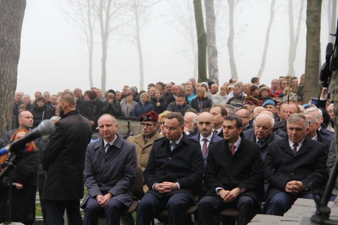 Prezydent na cmentarzu legionistów w Łowczówku