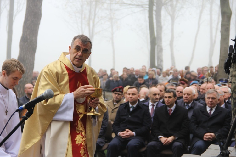 Prezydent na cmentarzu legionistów w Łowczówku