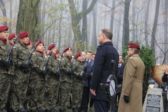 Prezydent na cmentarzu legionistów w Łowczówku