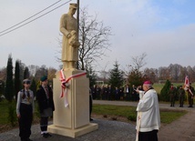 Obrońca niepodległości na piedestale