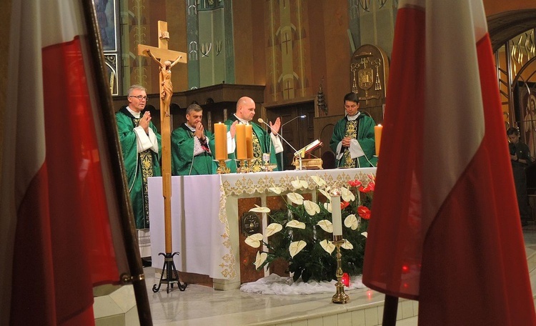 Świętowanie harcerzy ZHR z Niepodległą