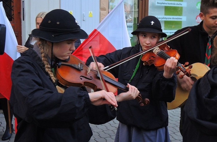 Świętowanie harcerzy ZHR z Niepodległą