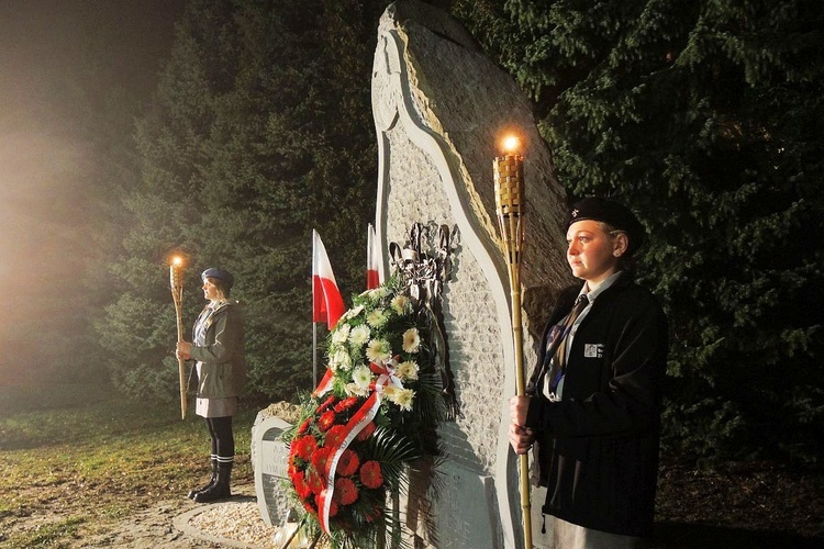 Kantata i obelisk dla Niepodległej na Złotych Łanach