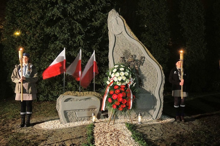 Kantata i obelisk dla Niepodległej na Złotych Łanach