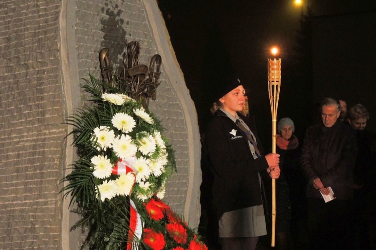 Kantata i obelisk dla Niepodległej na Złotych Łanach