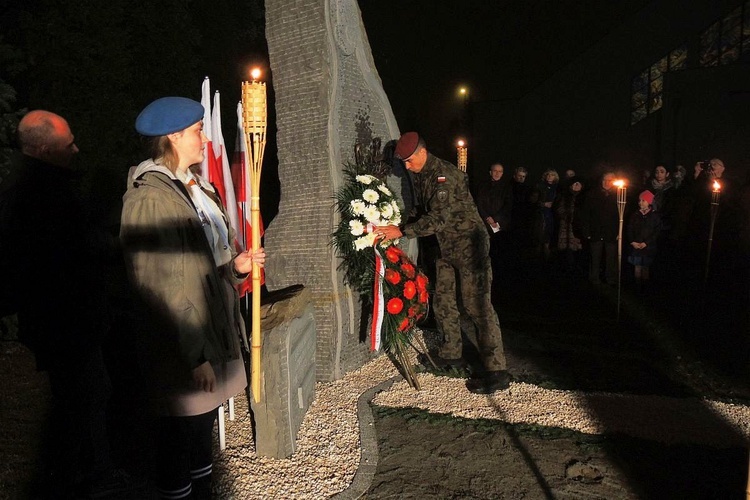 Kantata i obelisk dla Niepodległej na Złotych Łanach