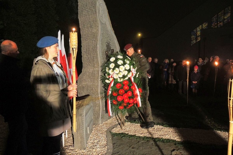 Kantata i obelisk dla Niepodległej na Złotych Łanach