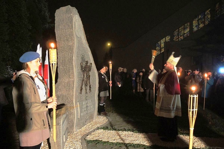 Kantata i obelisk dla Niepodległej na Złotych Łanach