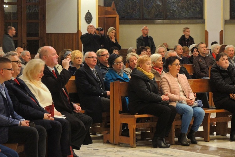 Kantata i obelisk dla Niepodległej na Złotych Łanach