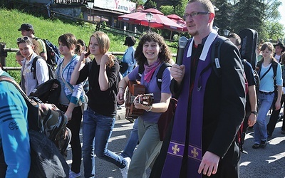 Z kapłanem na szlak wyruszało wielu parafian, np. na Pielgrzymkę Sursum Corda z Zakopanego do Ludźmierza.