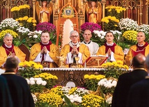 Na zakończenie synodu w gliwickiej katedrze uroczystą Eucharystię sprawowali biskupi i kapłani górnośląskiej metropolii.