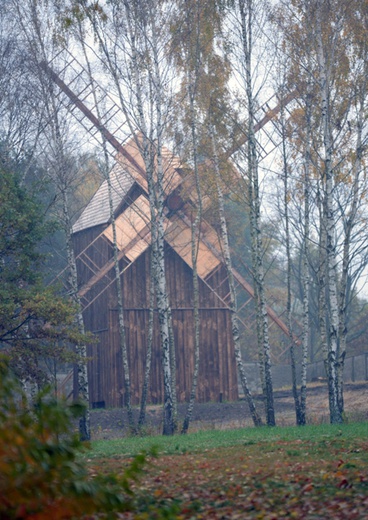 Jesienny spacer po radomskim skansenie