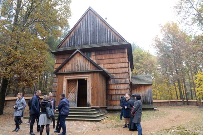 Jesienny spacer po radomskim skansenie