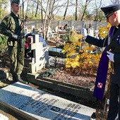 ▼	Oznaczenia i nagrobki poświęcił ks. ppor. Błażej Woszczek z Ordynariatu Polowego.