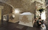 W kryptach katedry pochowani są lubelscy biskupi