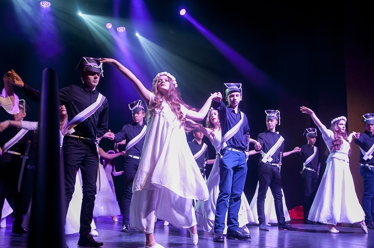 Przedstawienie na 100. rocznicę odzyskania niepodległości, cz. 1