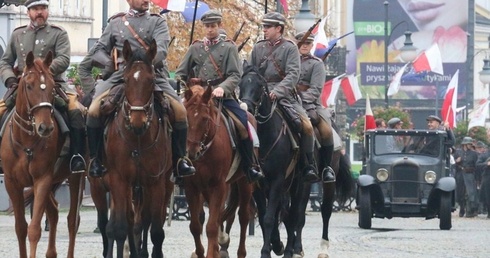 Grupy rekonstrukcyjne na ulicach Radomia