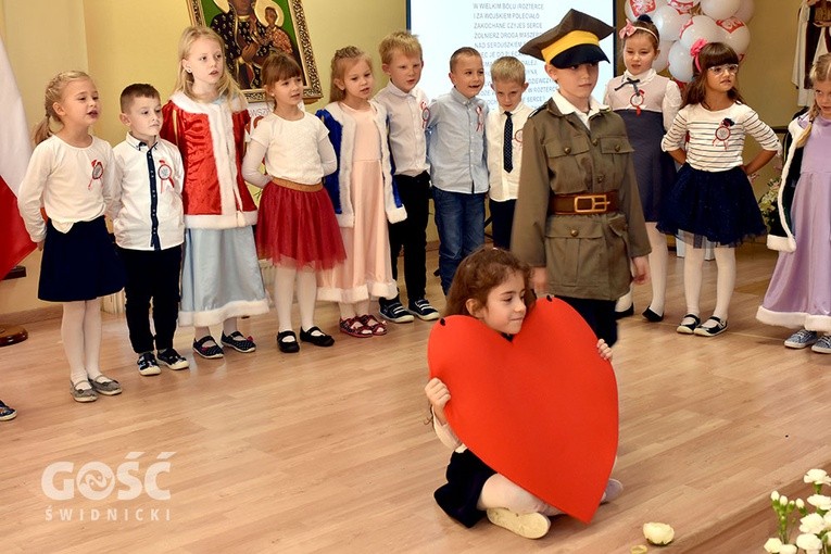 Akademia z okazji 11 listopada w przedszkolu sióstr prezentek