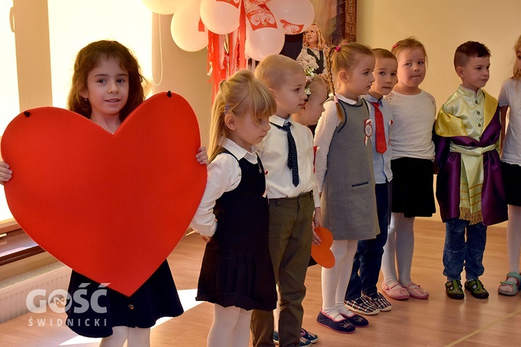 Akademia z okazji 11 listopada w przedszkolu sióstr prezentek