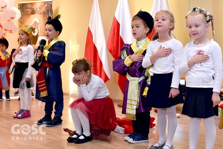 Akademia z okazji 11 listopada w przedszkolu sióstr prezentek