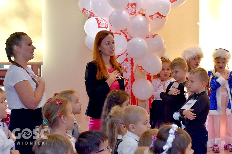 Akademia z okazji 11 listopada w przedszkolu sióstr prezentek