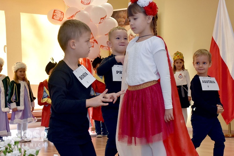 Akademia z okazji 11 listopada w przedszkolu sióstr prezentek