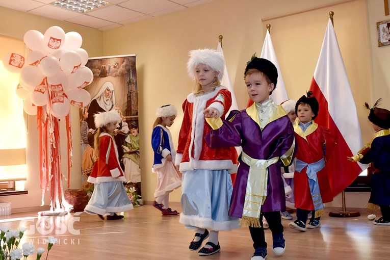 Akademia z okazji 11 listopada w przedszkolu sióstr prezentek