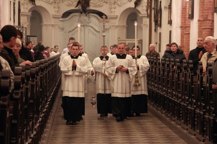 Msza za zmarłych kapłanów i biskupów