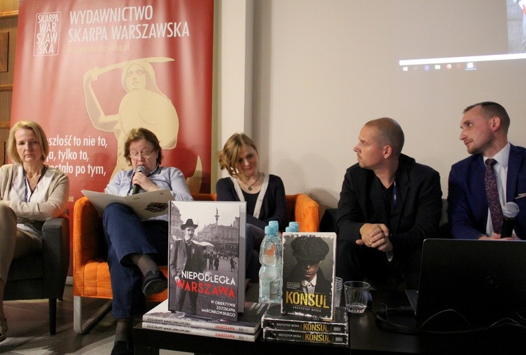 Promocja albumu odbyła się 8 listopada w siedzibie warszawskiego Archiwum Państwowego