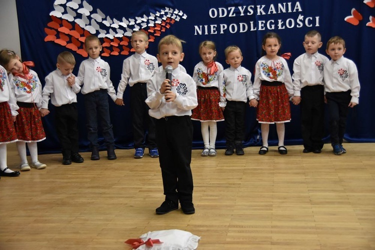 Szkoły o 11.11 zaśpiewały hymn Polski