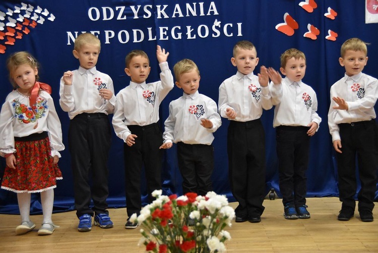 Szkoły o 11.11 zaśpiewały hymn Polski