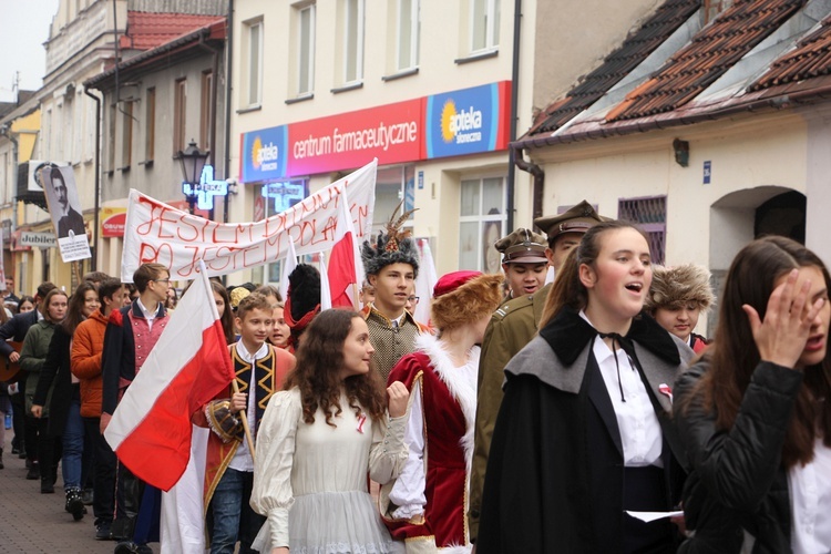 Marsz patriotyczny "Pijarskiej"