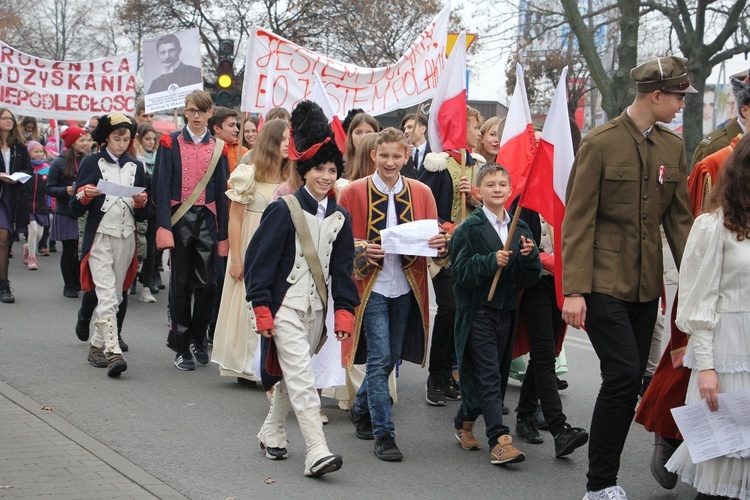 Marsz patriotyczny "Pijarskiej"