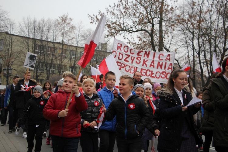 Marsz patriotyczny "Pijarskiej"