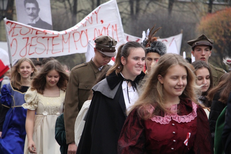 Marsz patriotyczny "Pijarskiej"