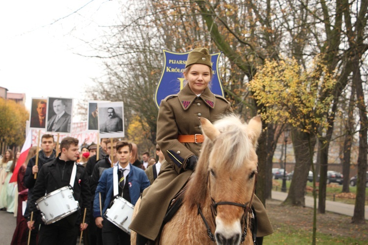 Marsz patriotyczny "Pijarskiej"