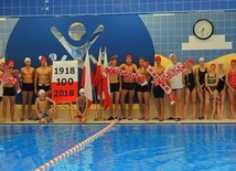 Uczniowie szkół ZCBM z Niepodległą na basenie