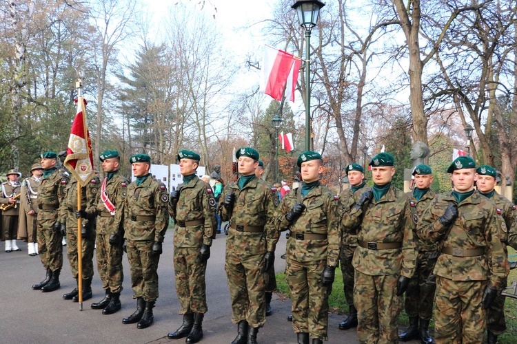 Odsłonięto popiersia zasłużonych Polaków