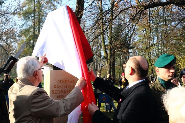 Odsłonięto popiersia zasłużonych Polaków